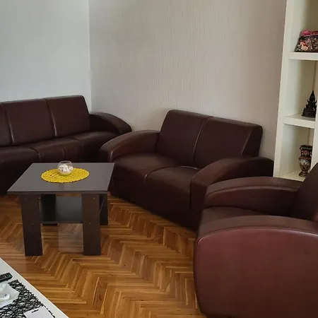 Nesh Case de vacanță