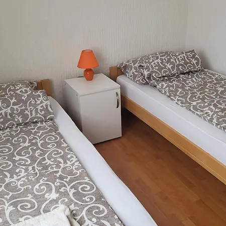 Nesh Case de vacanță